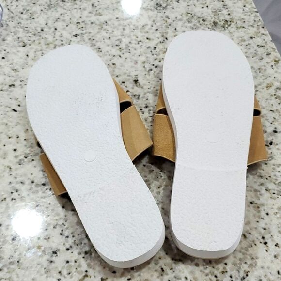 Yellow Box,  "Hemes". LEATHER sandals, Nwot,  Size 7.5 - Picture 6 of 6